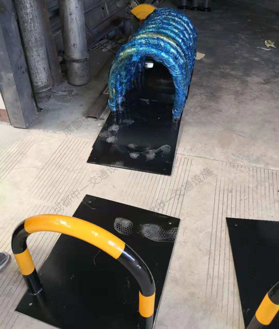人行過街護欄